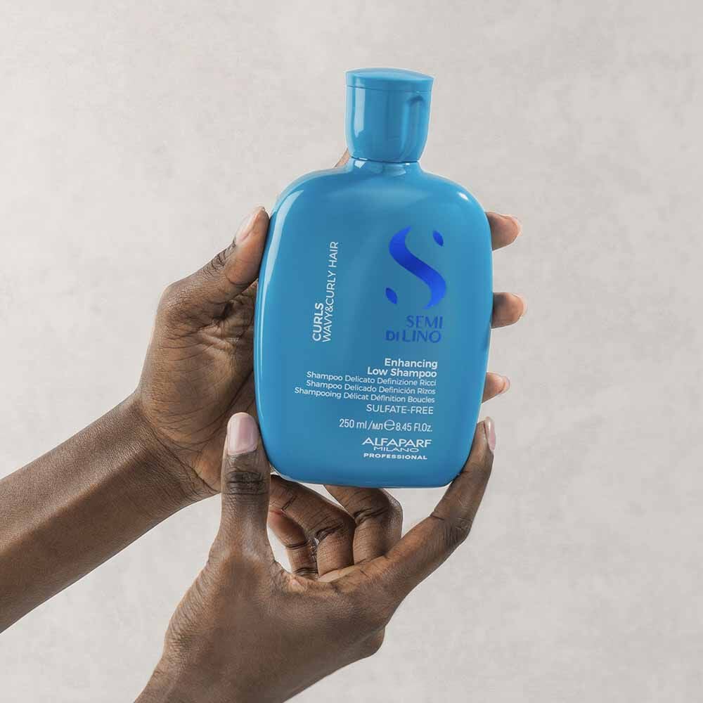 Alfaparf Semi Di Lino Curls Enhancing Low Shampoo 250 ml – qıvrım saçlar üçün sulfatsız şampun (Daraq Store)
