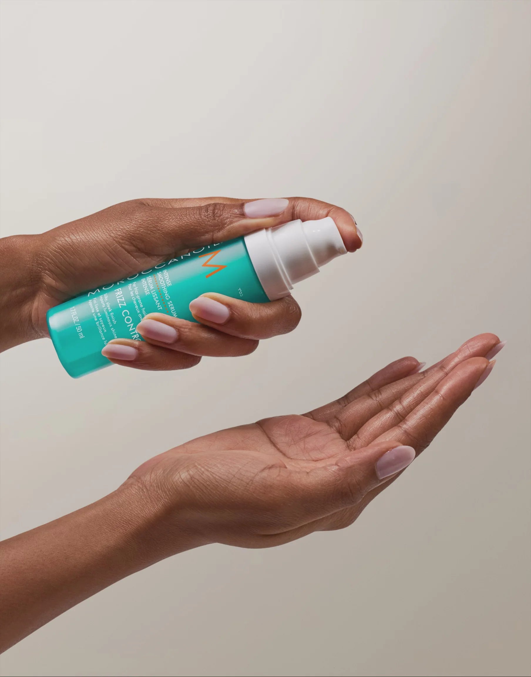 Интенсивная разглаживающая сыворотка Moroccanoil 50 мл – борьба с пушистостью и придание блеска