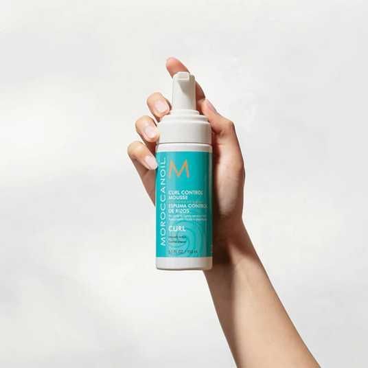 Qıvrımları Sakitləşdirən &amp; Anti-Frizz Köpük