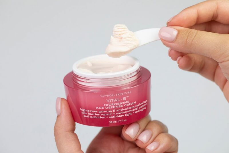 Göz ətrafı üçün yaşlanma əleyhinə və baryeri dəstəkləyən krem 15 ml